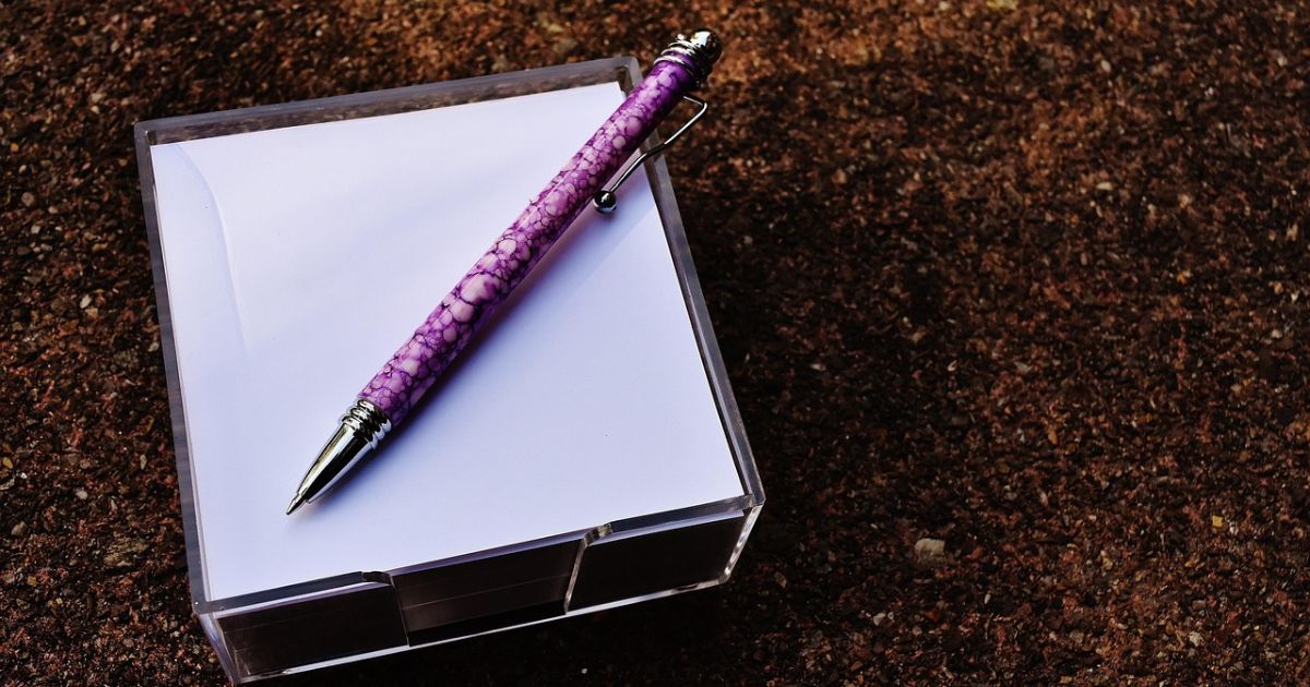 専門書アカデミーの評判や口コミを見た上で利用判断を考えているイメージ